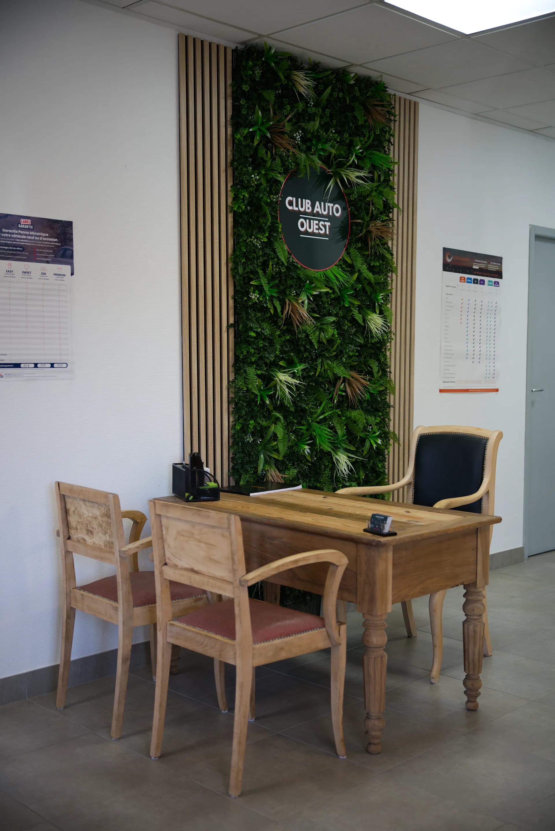 bureau avec mur végétal club auto ouest